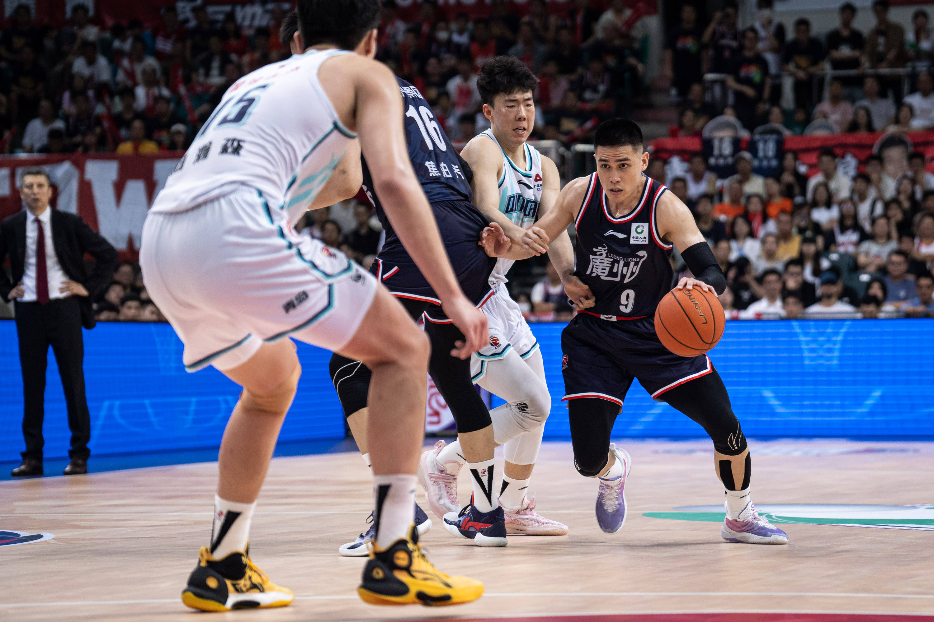 他的战术执 他的战术执